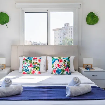 Lägenhet Phoenix 2-bedroom Larnaca